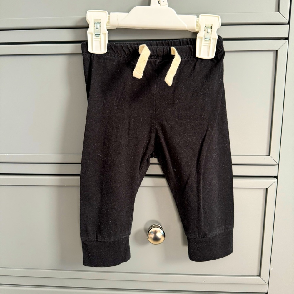BABY GAP BRANNAN BEAR PULL ON PANT IN BLACK SIZE 6-12 MONTHS